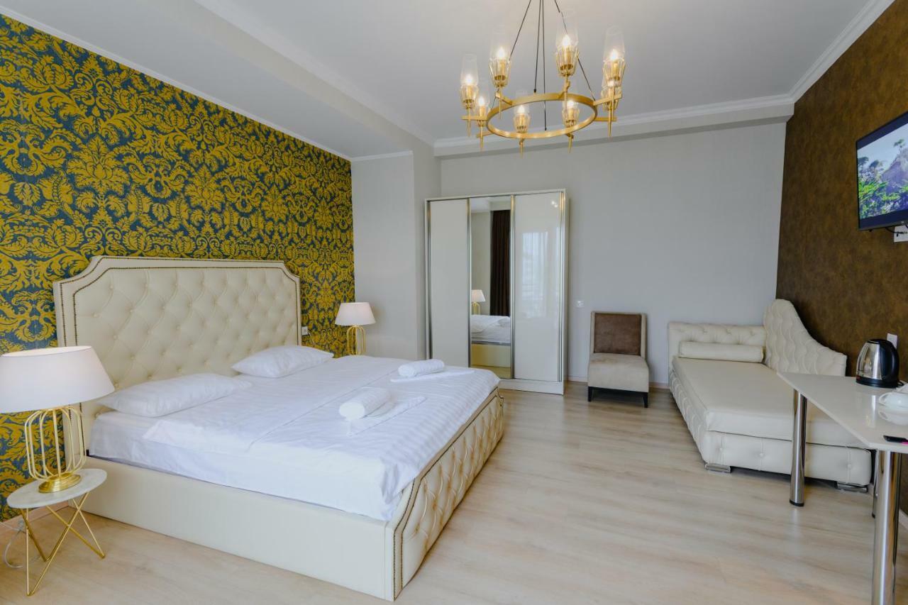 Golden Globe Boutique Hotel Tbilisi Bagian luar foto
